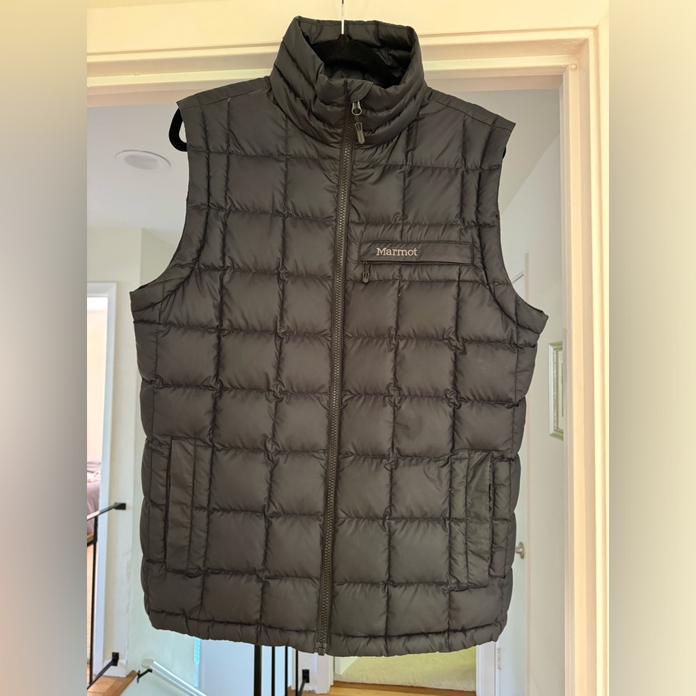 Marmot 600 fill duck down vest, size medium, navy blue